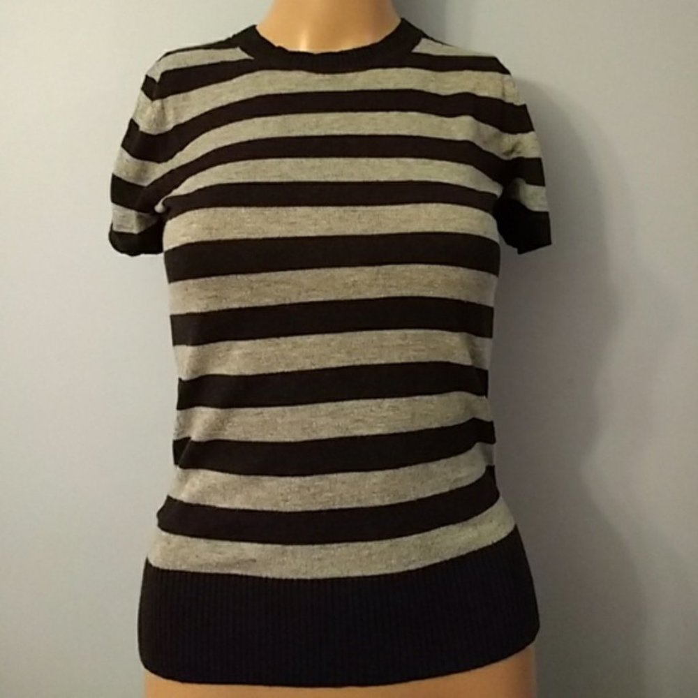 Black and gray stripped top - Juniors s
